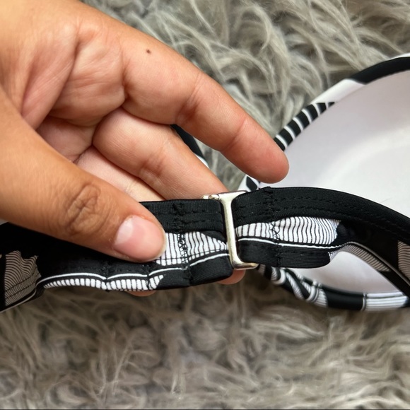 Xhilaration Black & White Printed Push Up Halter Swimsuit Top Small - Picture 5 of 10